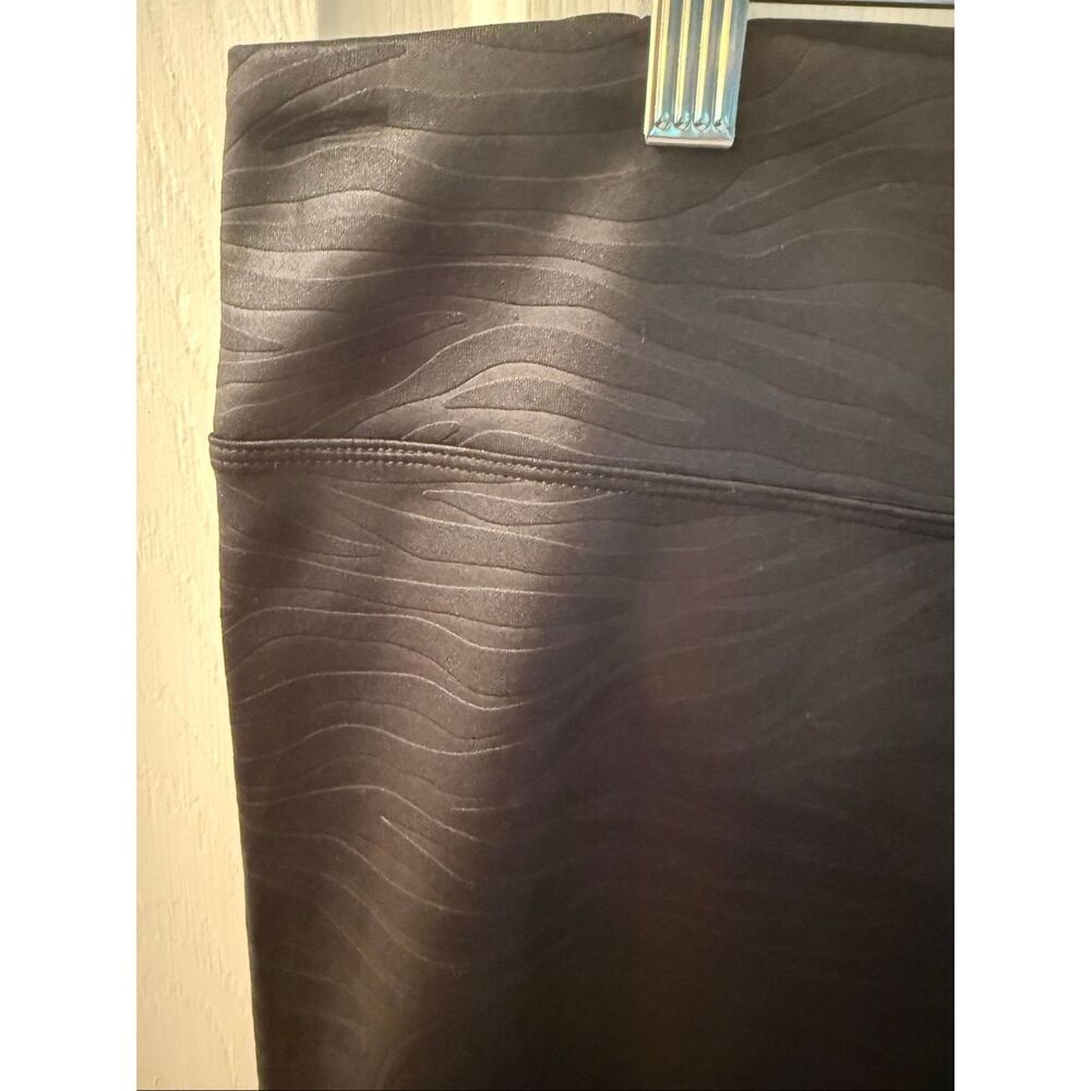 Express Black On Black Animal Print Leggings sz XL NWT - Picture 2 of 6
